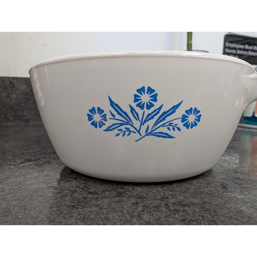 Corning Ware Blue Cornflower 1.5 Pint Sauce Pan Pot P-82-B It Has A Lid!